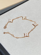 Armband mit 4 MOP Diamanten im ¡®Dream¡¯STAR-Motiv aus Roségold