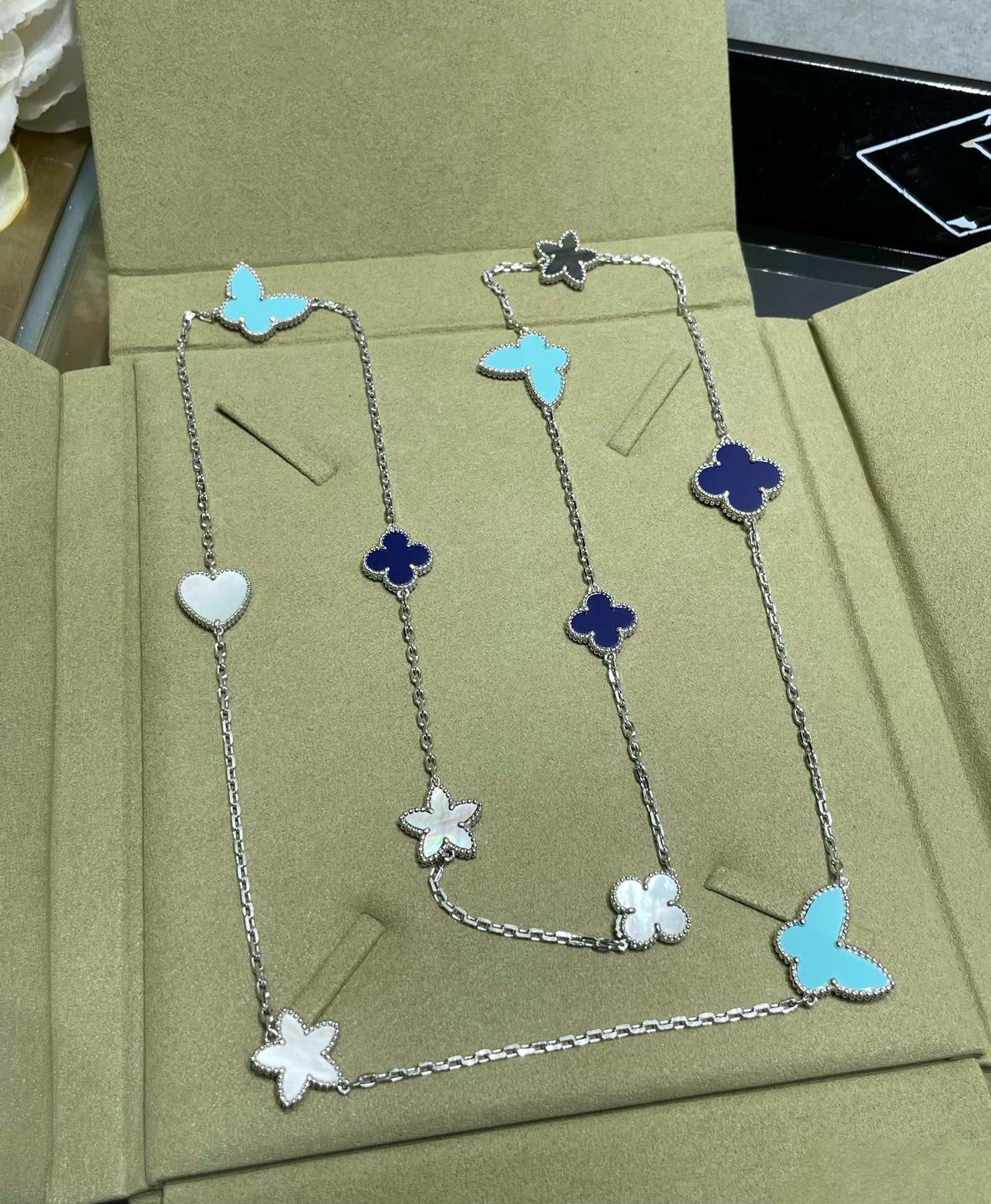 ¡®Dream¡¯LUCKY CLOVER SILVER 11 MOTIF NECKLACE