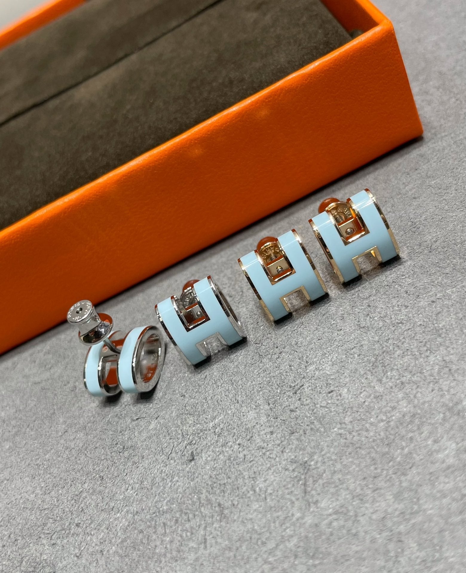 ¡®Dream¡¯POP H SKY BLUE STUD EARRINGS