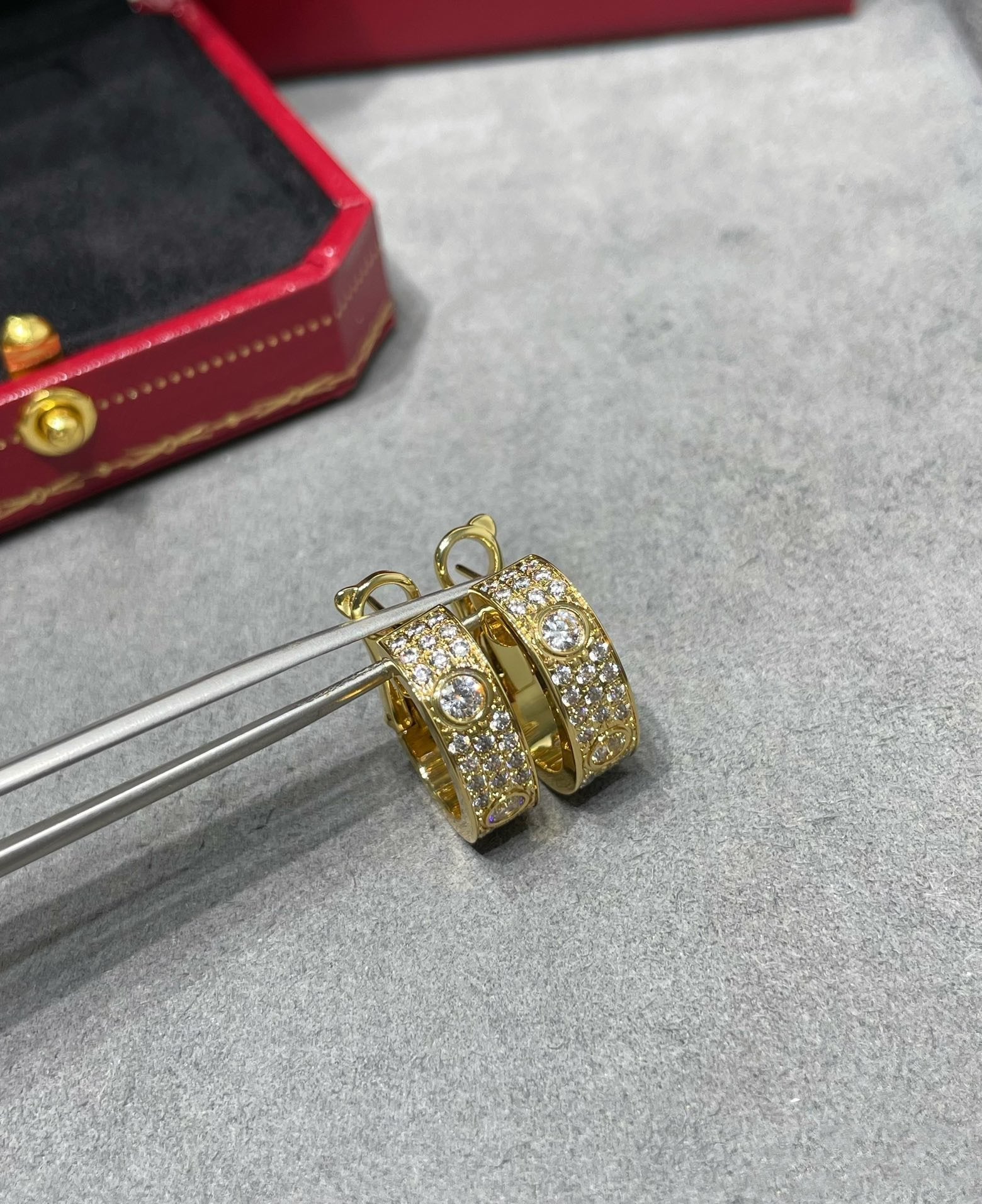 ¡®Dream¡¯LOVE 5.5MM DIAMOND PAVED EARRINGS