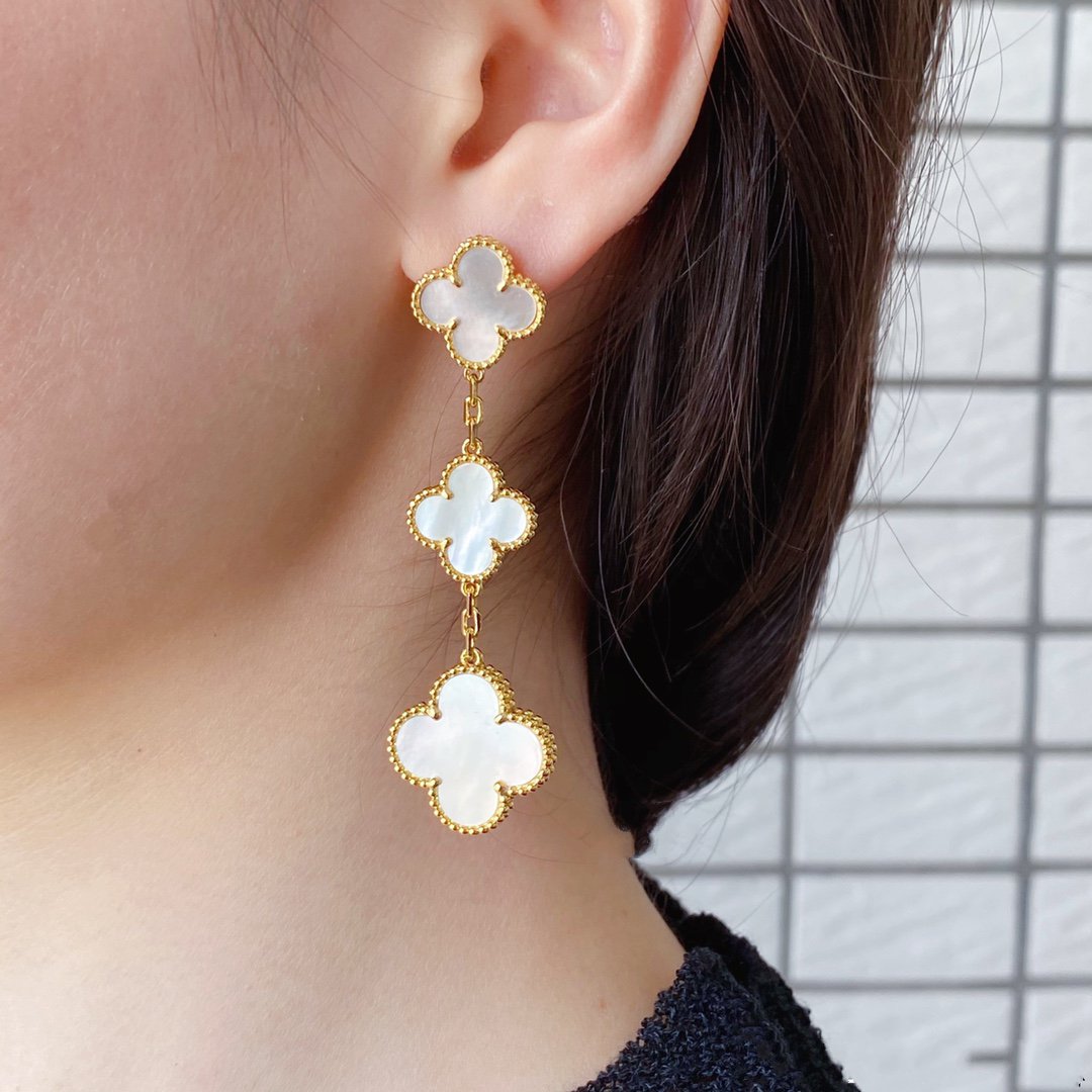 ¡®Dream¡¯CLOVER MOP 3 MOTIFS GOLD EARRINGS