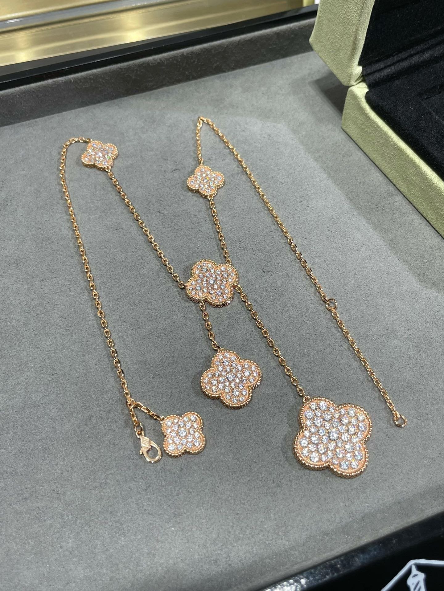 ¡®Dream¡¯CLOVER 6 MOTIF DIAMOND PAVED NECKLACE