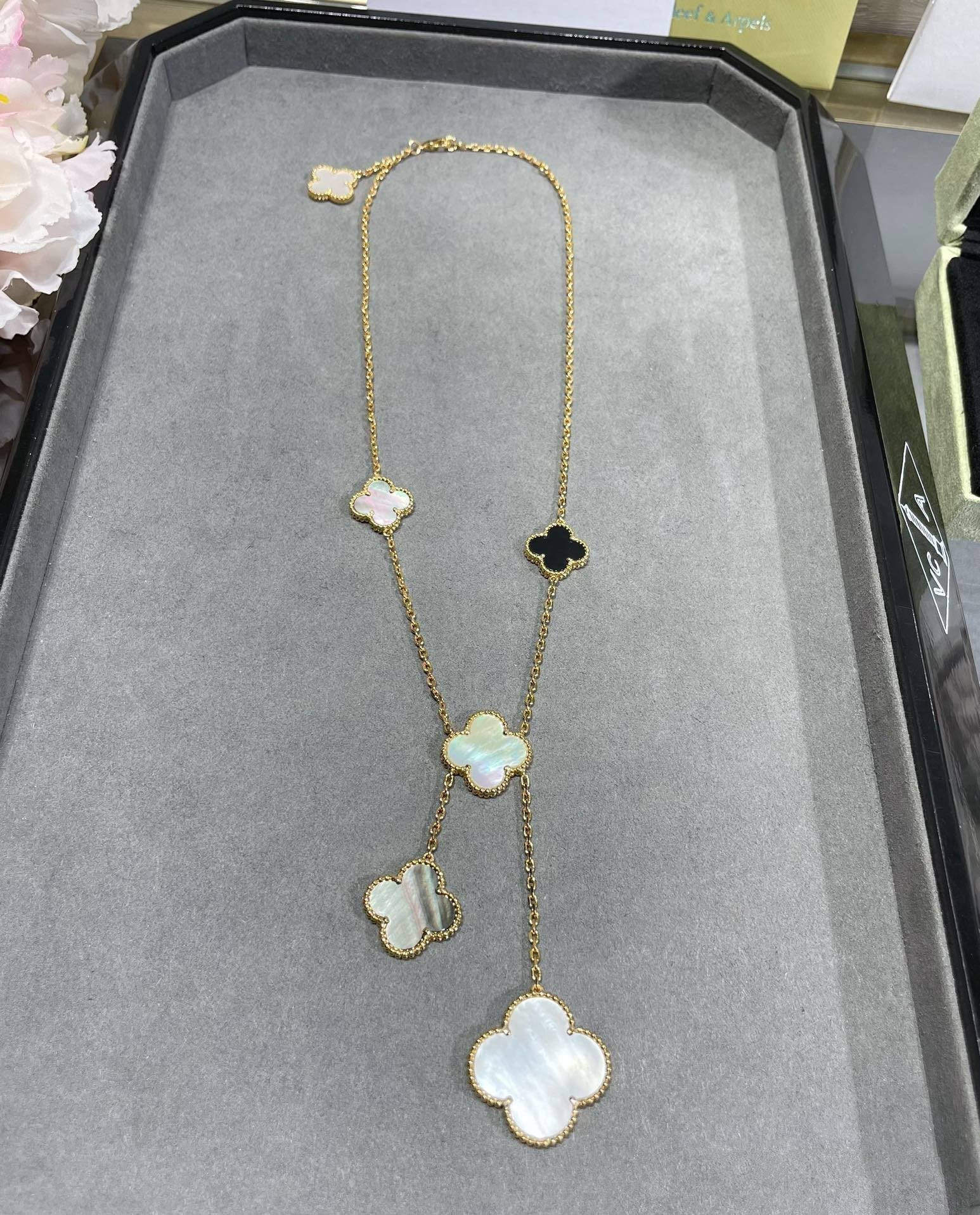 ¡®Dream¡¯CLOVER 6 MOTIF MOP ONYX GOLD NECKLACE