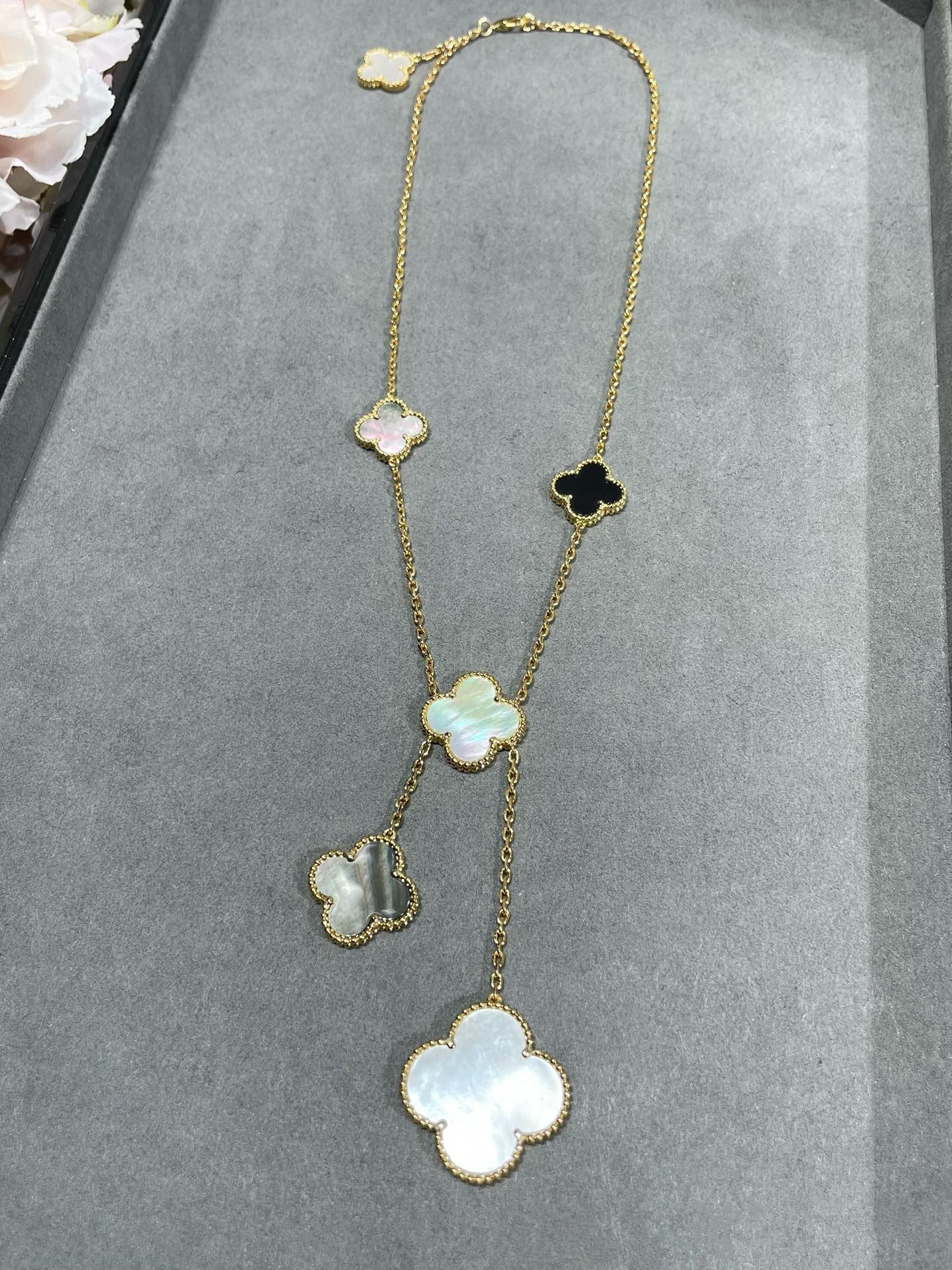 ¡®Dream¡¯CLOVER 6 MOTIF MOP ONYX GOLD NECKLACE