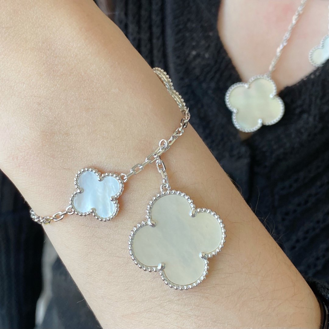 ¡®Dream¡¯CLOVER 5 MOTIF WHITE MOP SILVER BRACELET