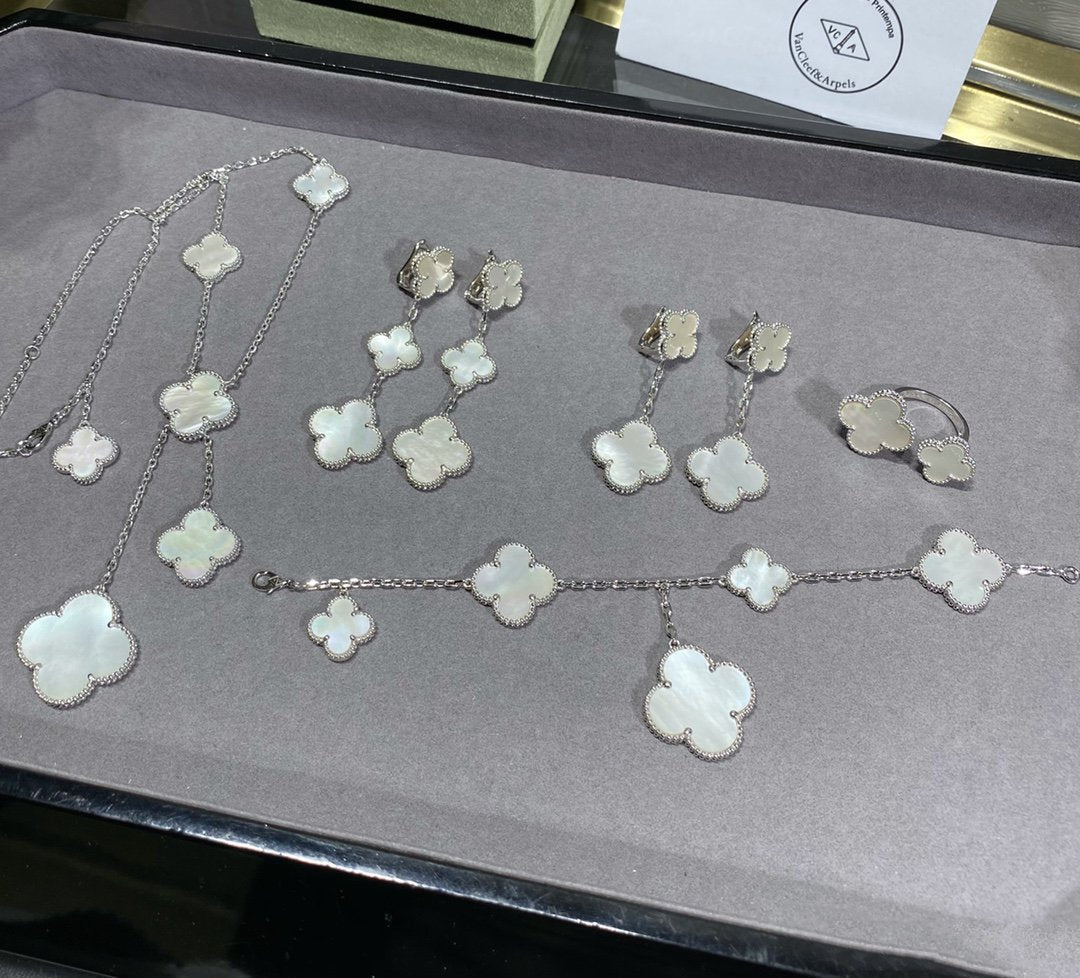 ¡®Dream¡¯CLOVER 5 MOTIF WHITE MOP SILVER BRACELET