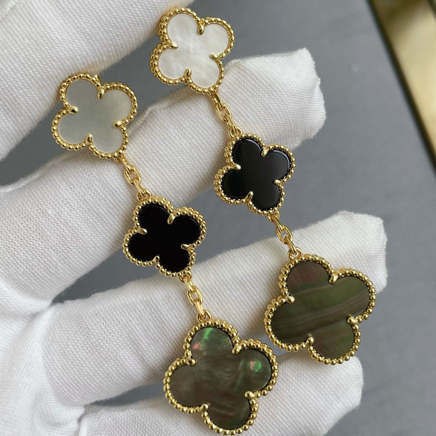 ¡®Dream¡¯CLOVER 3 MOTIF MOP ONYX DARK MOP PINK GOLD EARRINGS