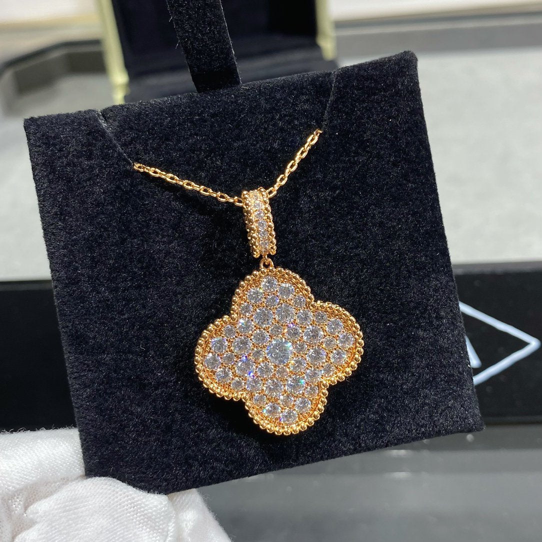 ¡®Dream¡¯CLOVER 25MM LARGE PEDANT DIAMOND PAVED LONG NECKLACE