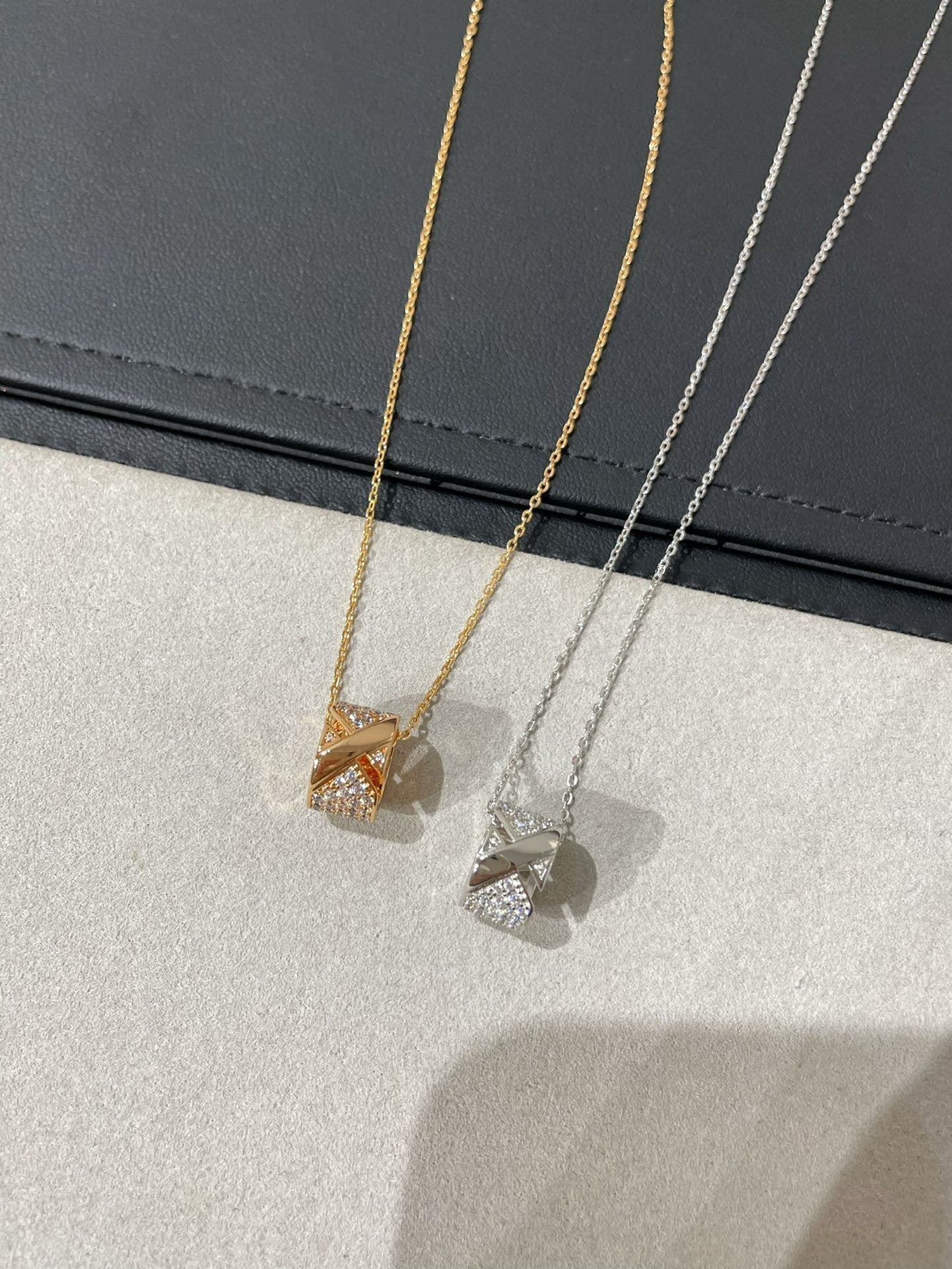 ¡®Dream¡¯LIENS EVIDENCE DIAMOND PAVED NECKLACE