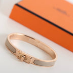 „Dream“-Armband in Kelly Grau