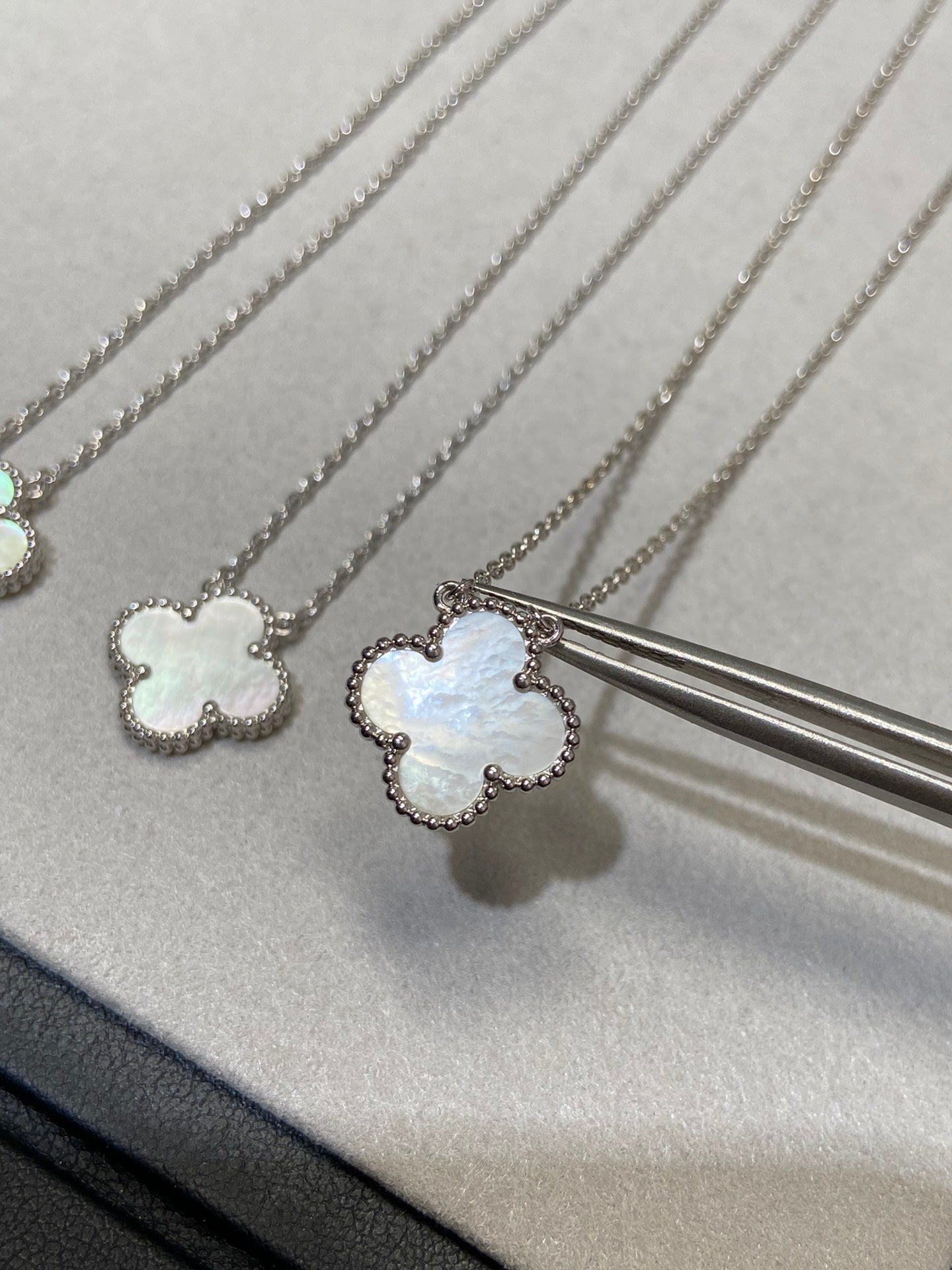 ¡®Dream¡¯CLOVER MEDIUM SILVER WHITE MOP NECKLACE