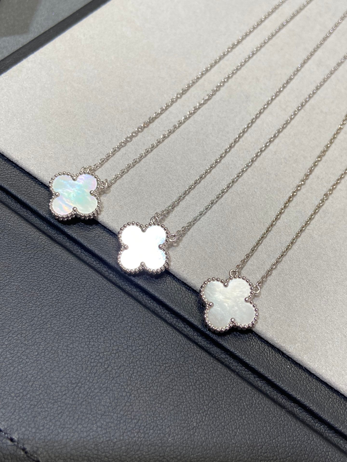 ¡®Dream¡¯CLOVER MEDIUM SILVER WHITE MOP NECKLACE