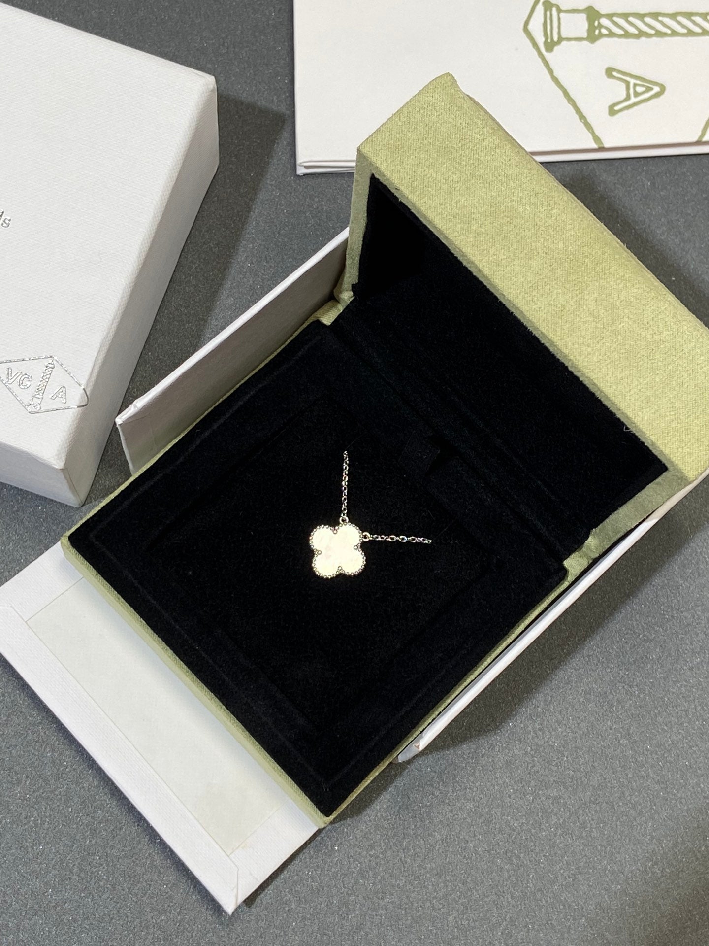 ¡®Dream¡¯CLOVER MEDIUM SILVER WHITE MOP NECKLACE