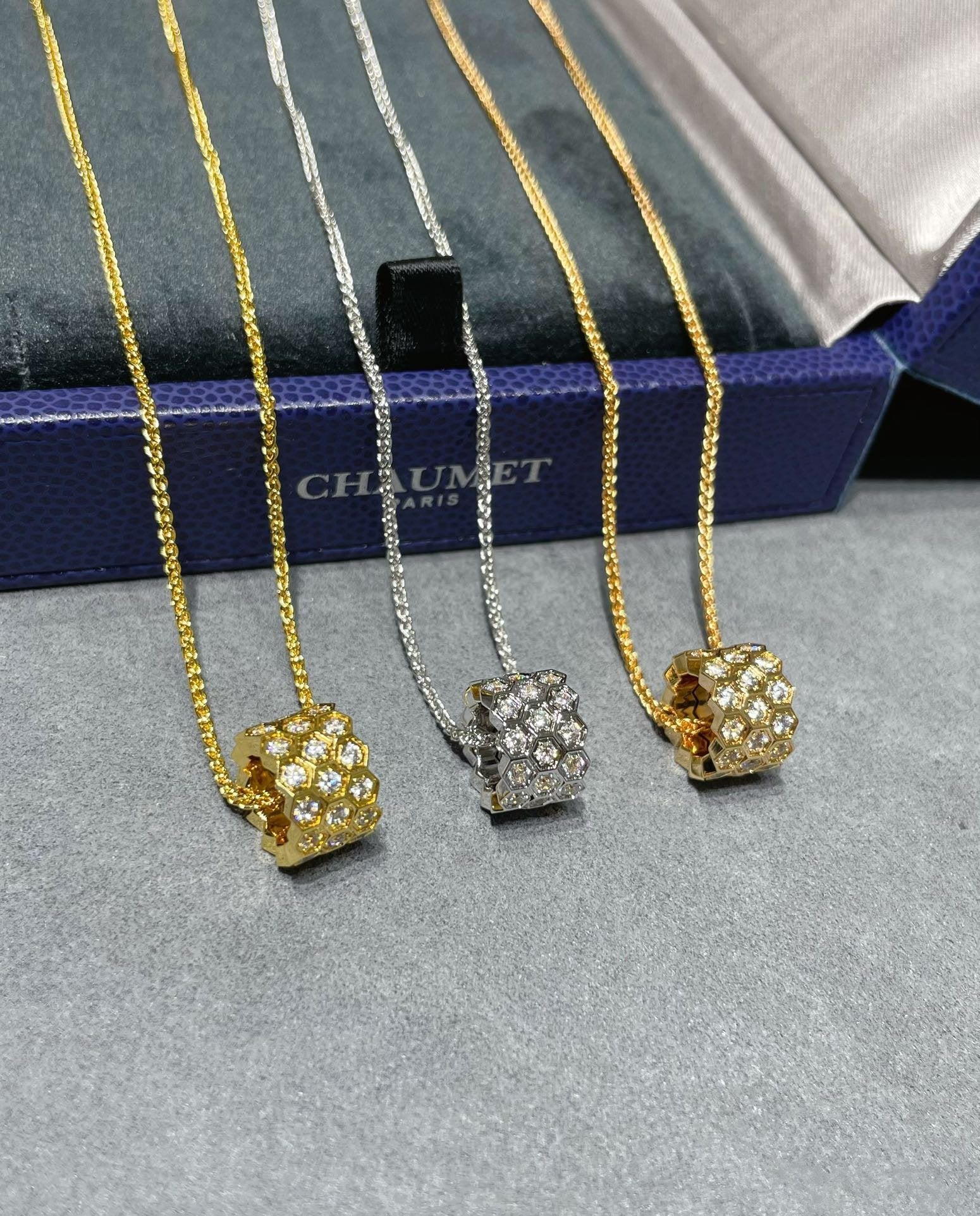 ¡®Dream¡¯BEE LOVE DIAMOND PAVED 3 ROW NECKLACE