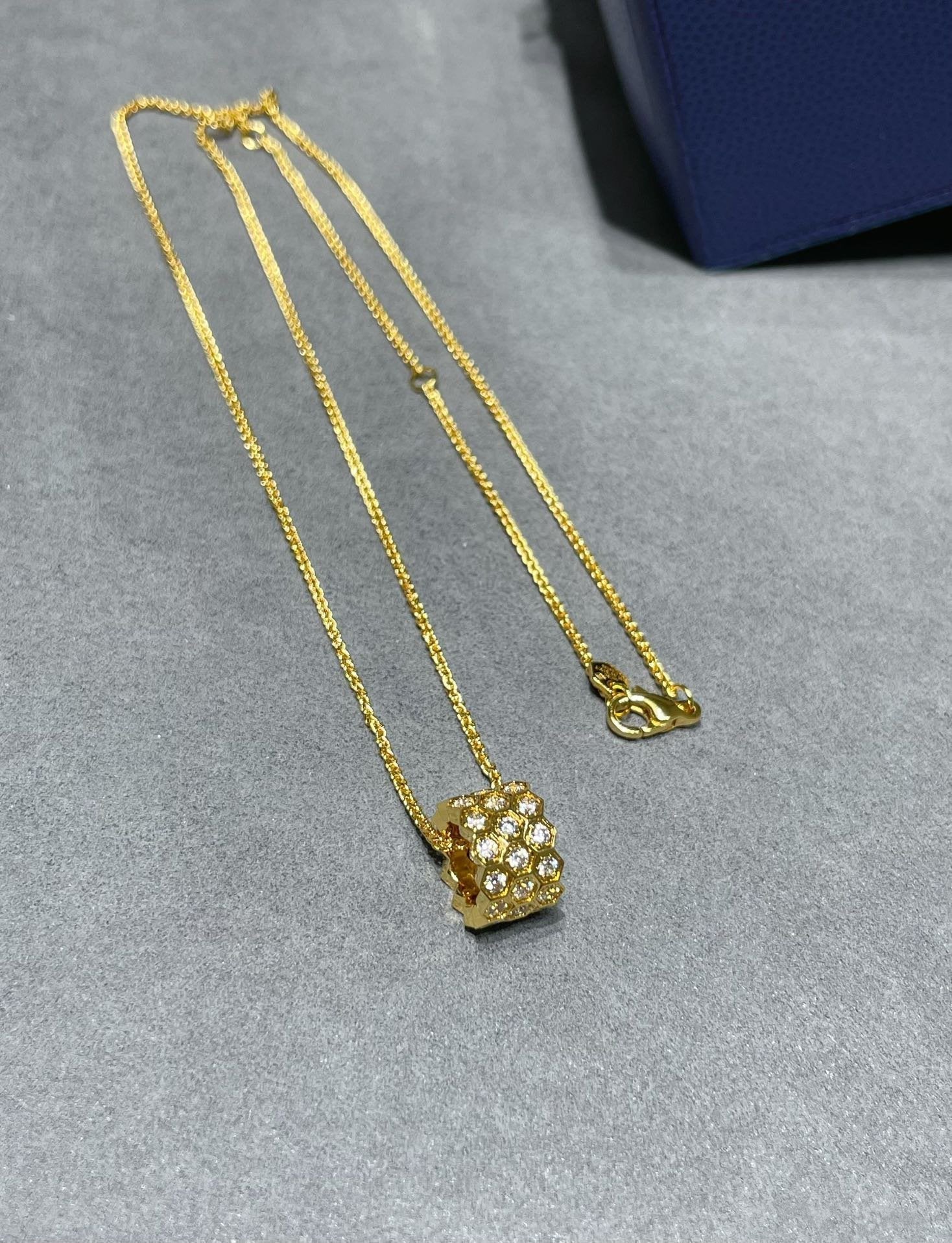¡®Dream¡¯BEE LOVE DIAMOND PAVED 3 ROW NECKLACE