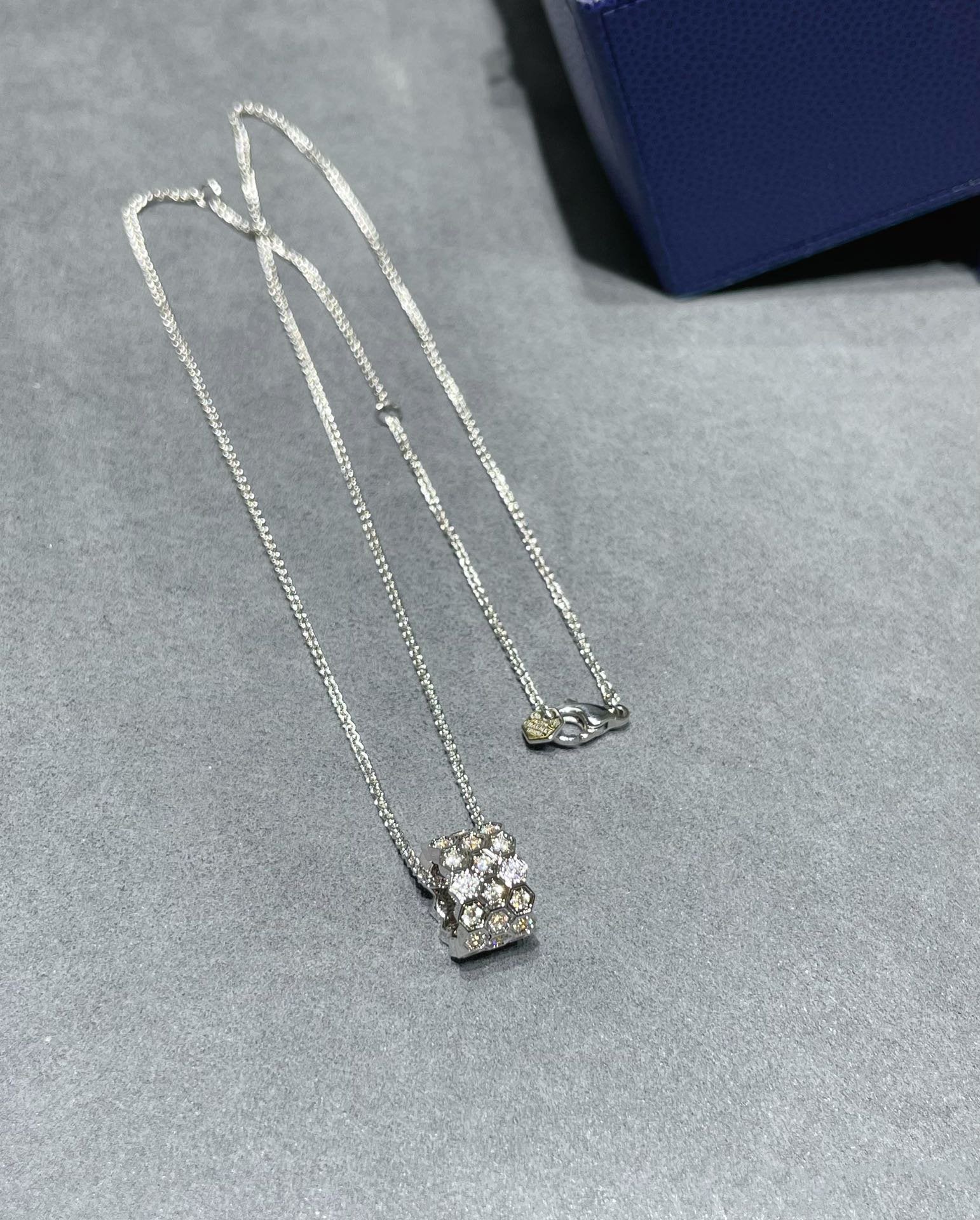 ¡®Dream¡¯BEE LOVE DIAMOND PAVED 3 ROW NECKLACE