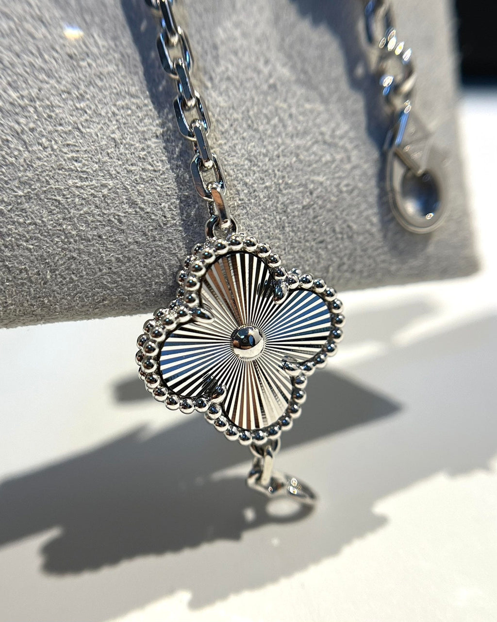 [Dream]New  CLOVER 5 MOTIF LASER BRACELET COLLECTION