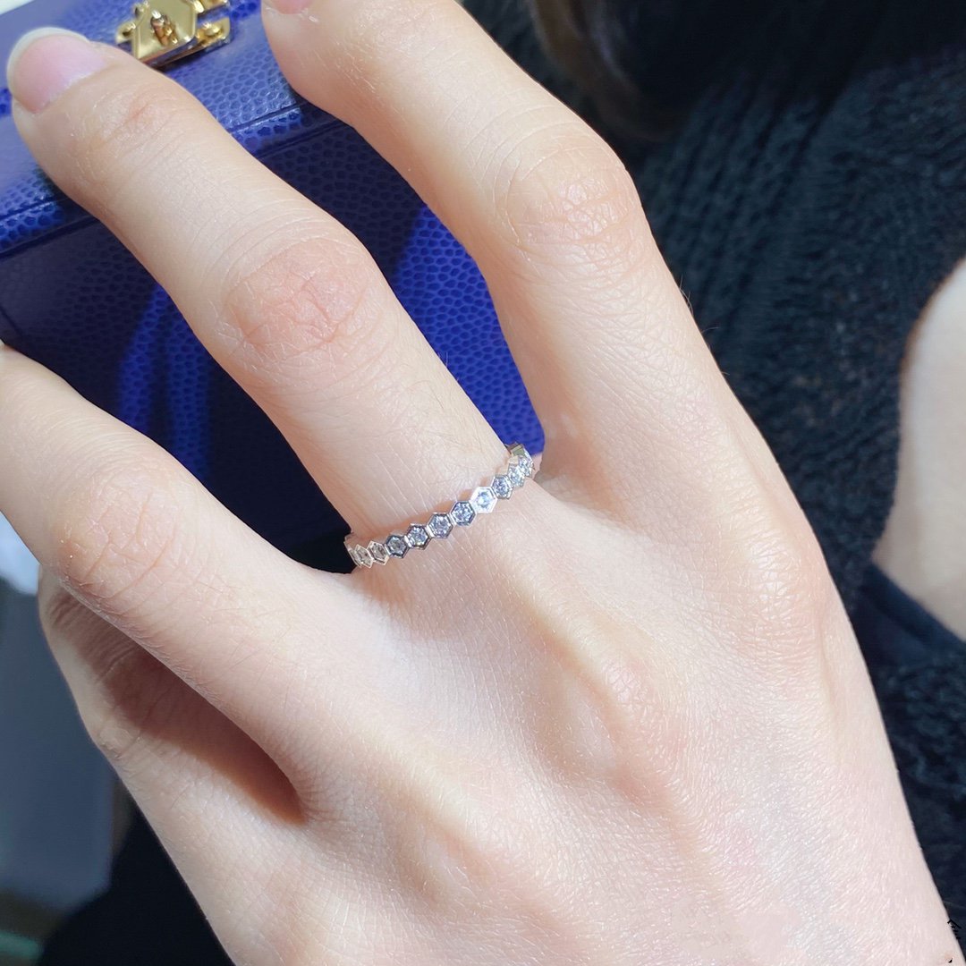 ¡®Dream¡¯BEE LOVE DIAMOND PAVED SMALL RING