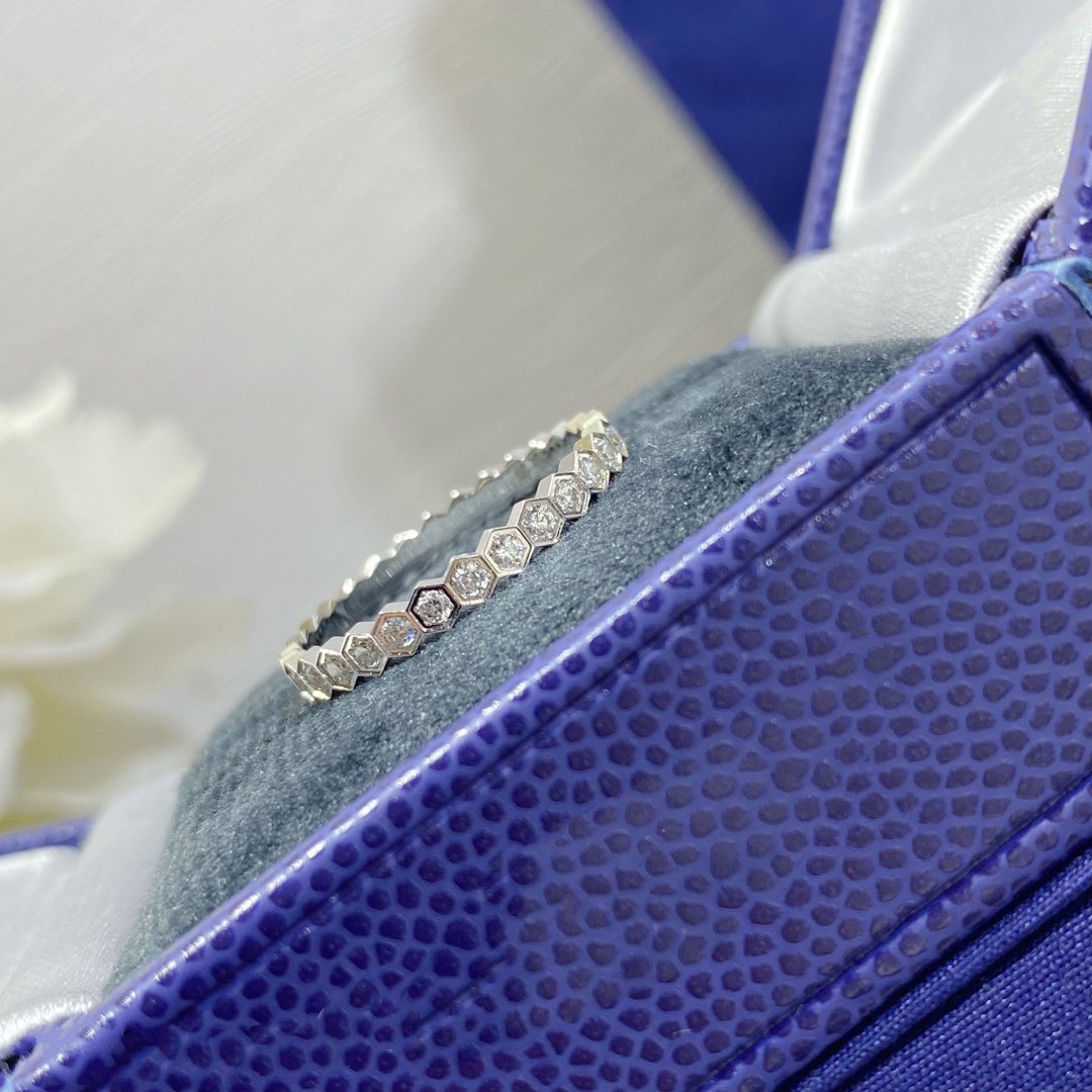 ¡®Dream¡¯BEE LOVE DIAMOND PAVED SMALL RING