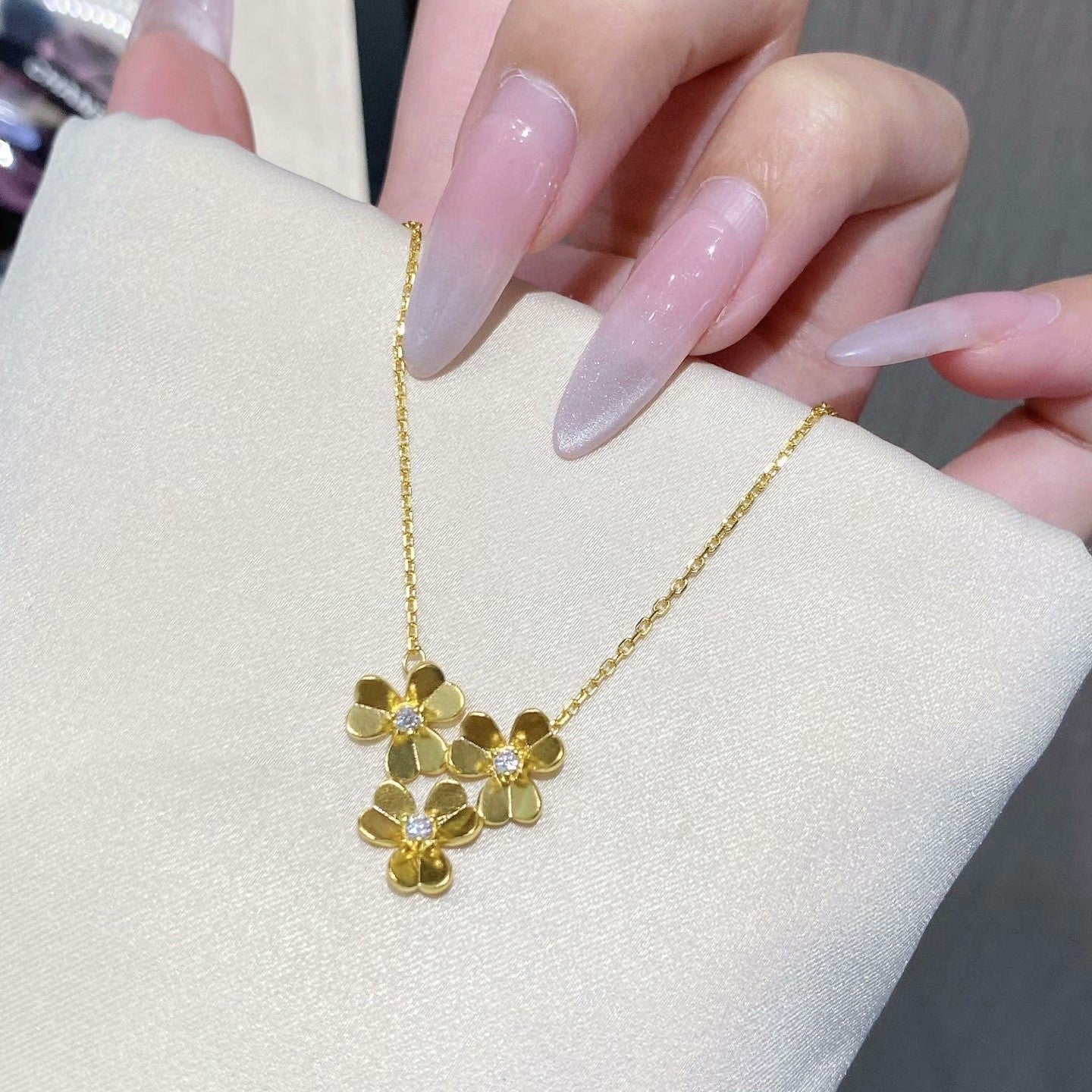 ¡®Dream¡¯FRIVOLE ROSE GOLD FLOWER DIAMOND NECKLACE
