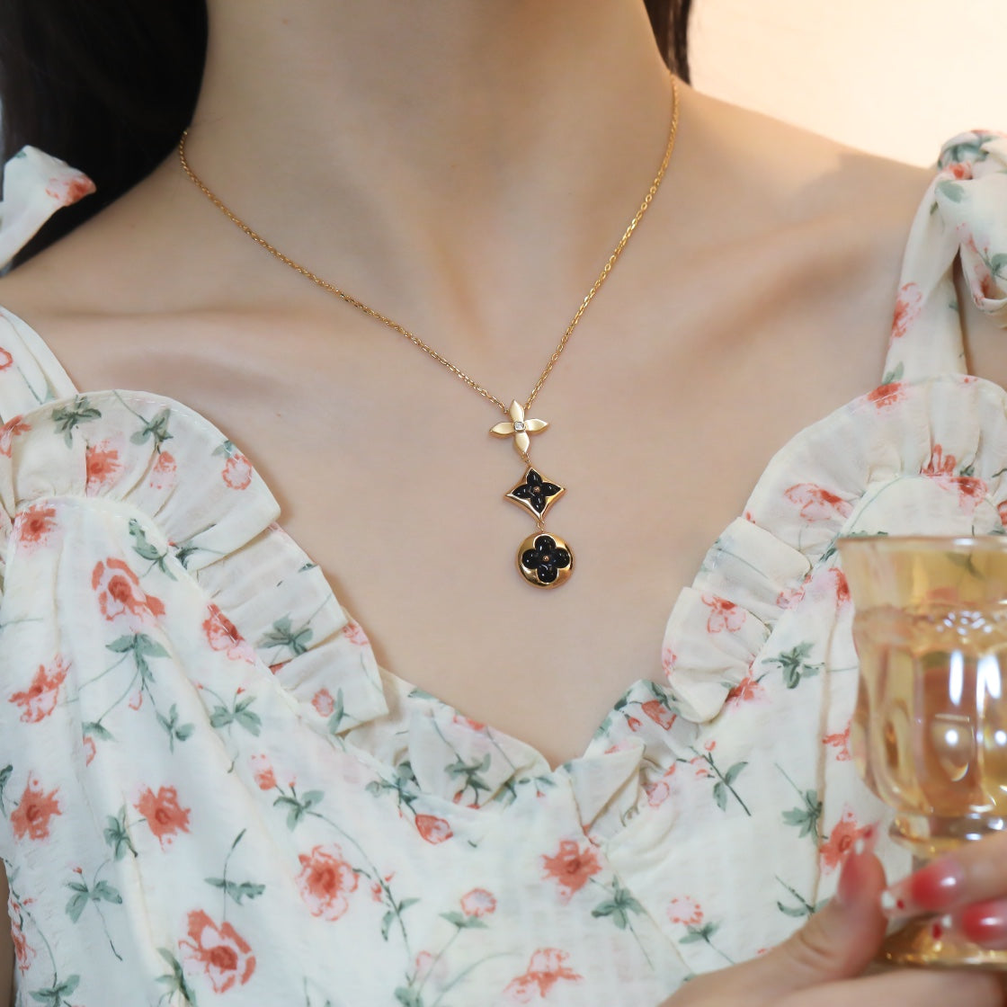 ¡®Dream¡¯STAR AND SUN ONYX PINK GOLD NECKLACE
