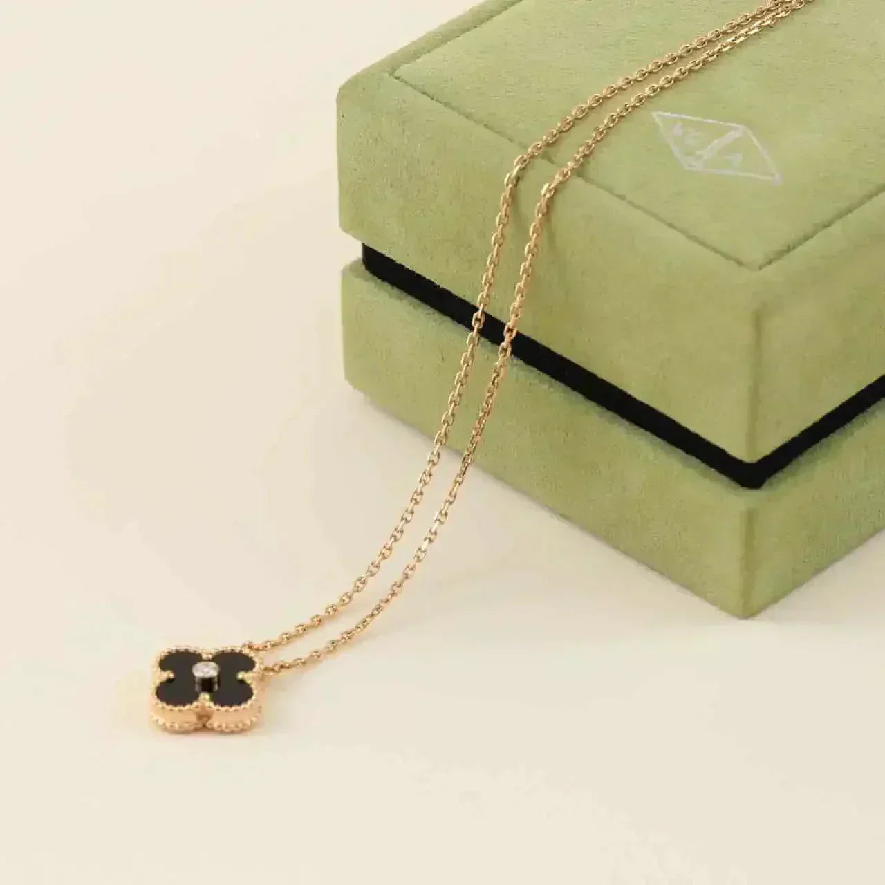 ¡®Dream¡¯CLOVER 15MM DIAMOND ONYX NECKLACE