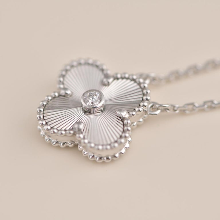 ¡®Dream¡¯CLOVER  15MM DIAMOND LASER NECKLACE SILVER