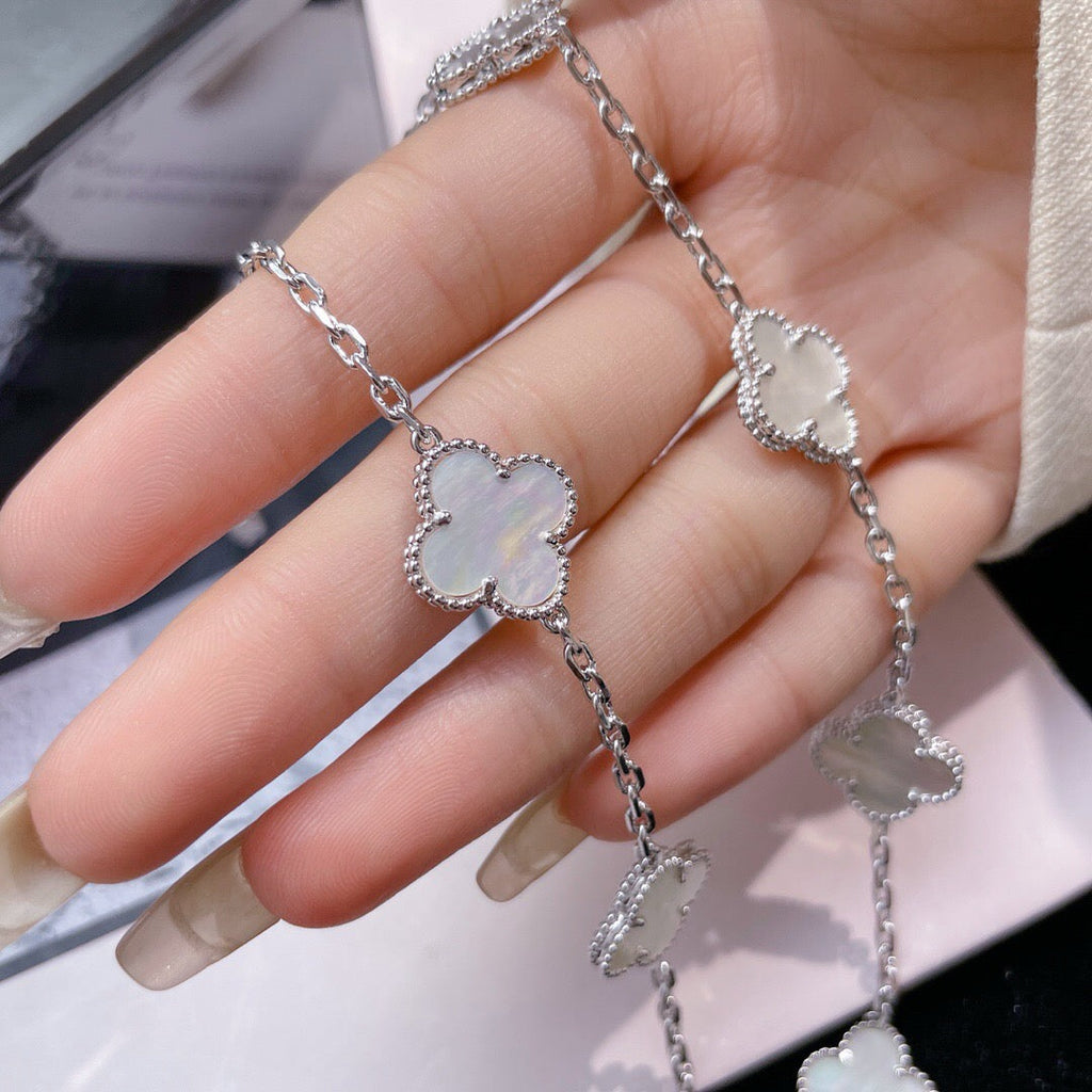 「ドリーム」クローバー 10モチーフ ホワイトマザーオブパールネックレス