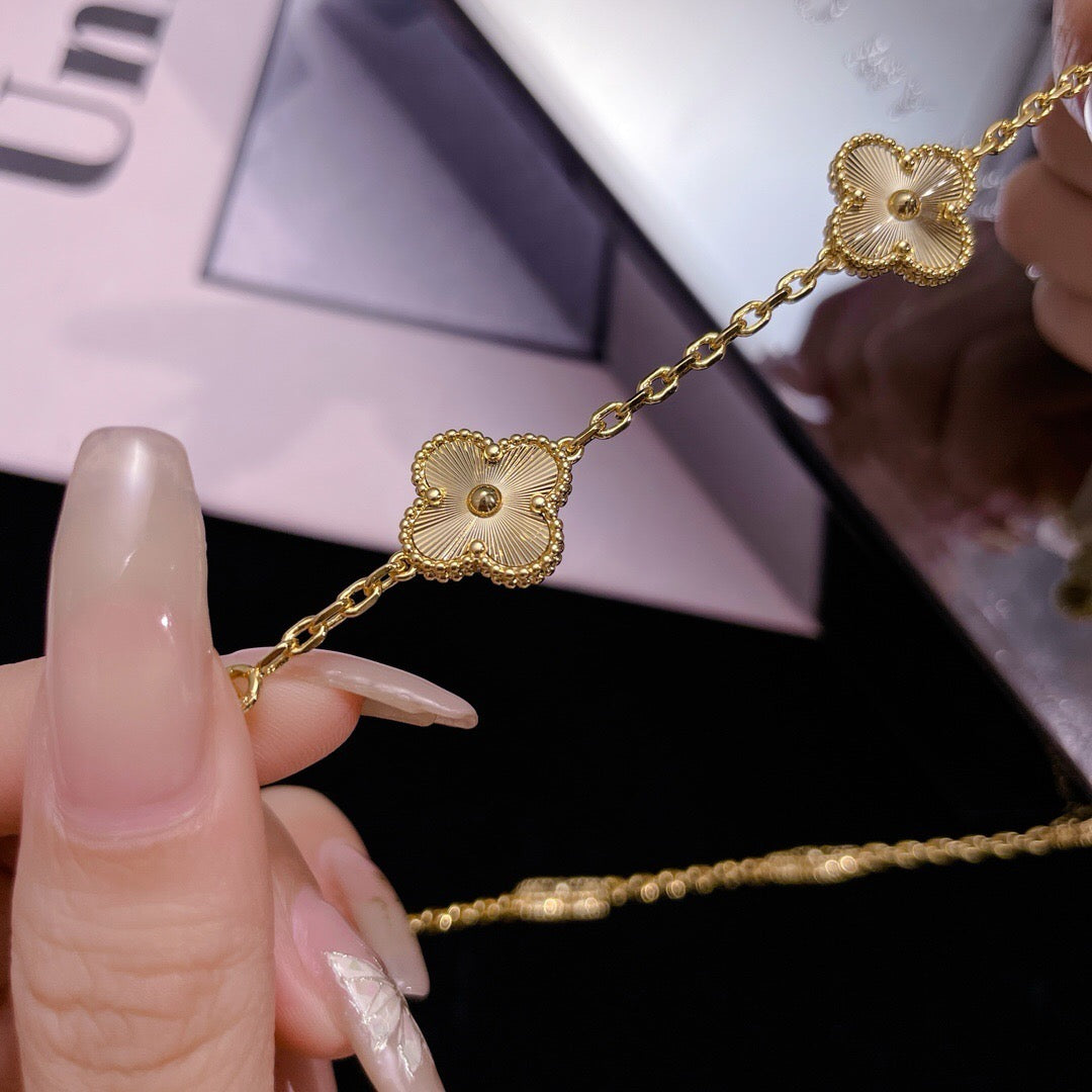 ¡®Dream¡¯CLOVER 10 MOTIFS LASER NECKLACE