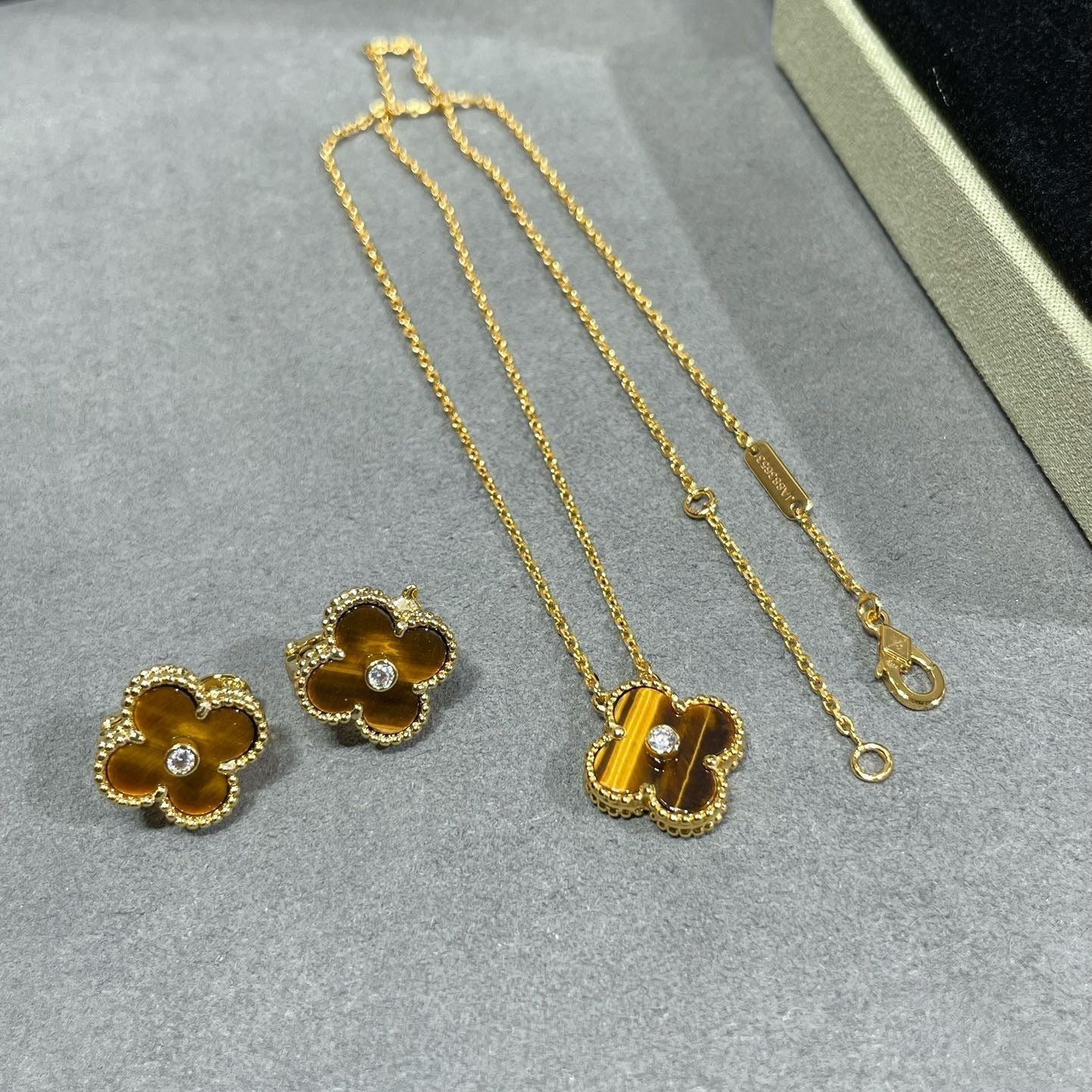 ¡®Dream¡¯CLOVER 15MM DIAMOND AND YELLOW TIGER'S EYE AGATE necklace
