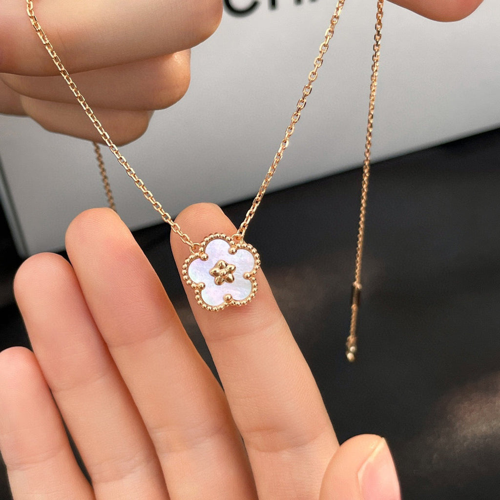 ¡®Dream¡¯LUCKY  WHITE MOP  PLUM BLOSSOM NECKLACE