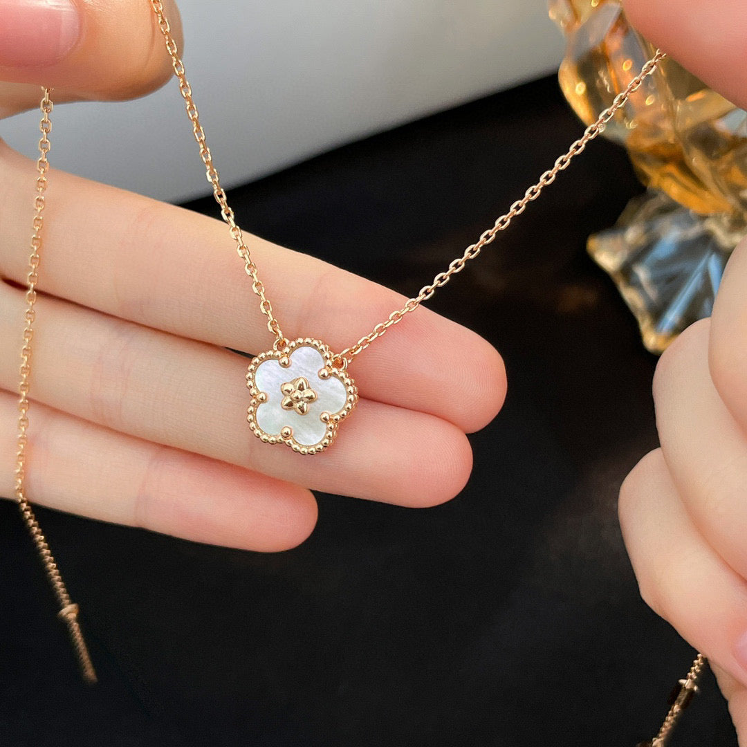 ¡®Dream¡¯LUCKY  WHITE MOP  PLUM BLOSSOM NECKLACE