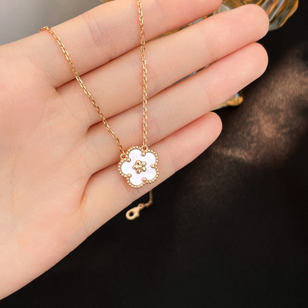 ¡®Dream¡¯LUCKY  WHITE MOP  PLUM BLOSSOM NECKLACE