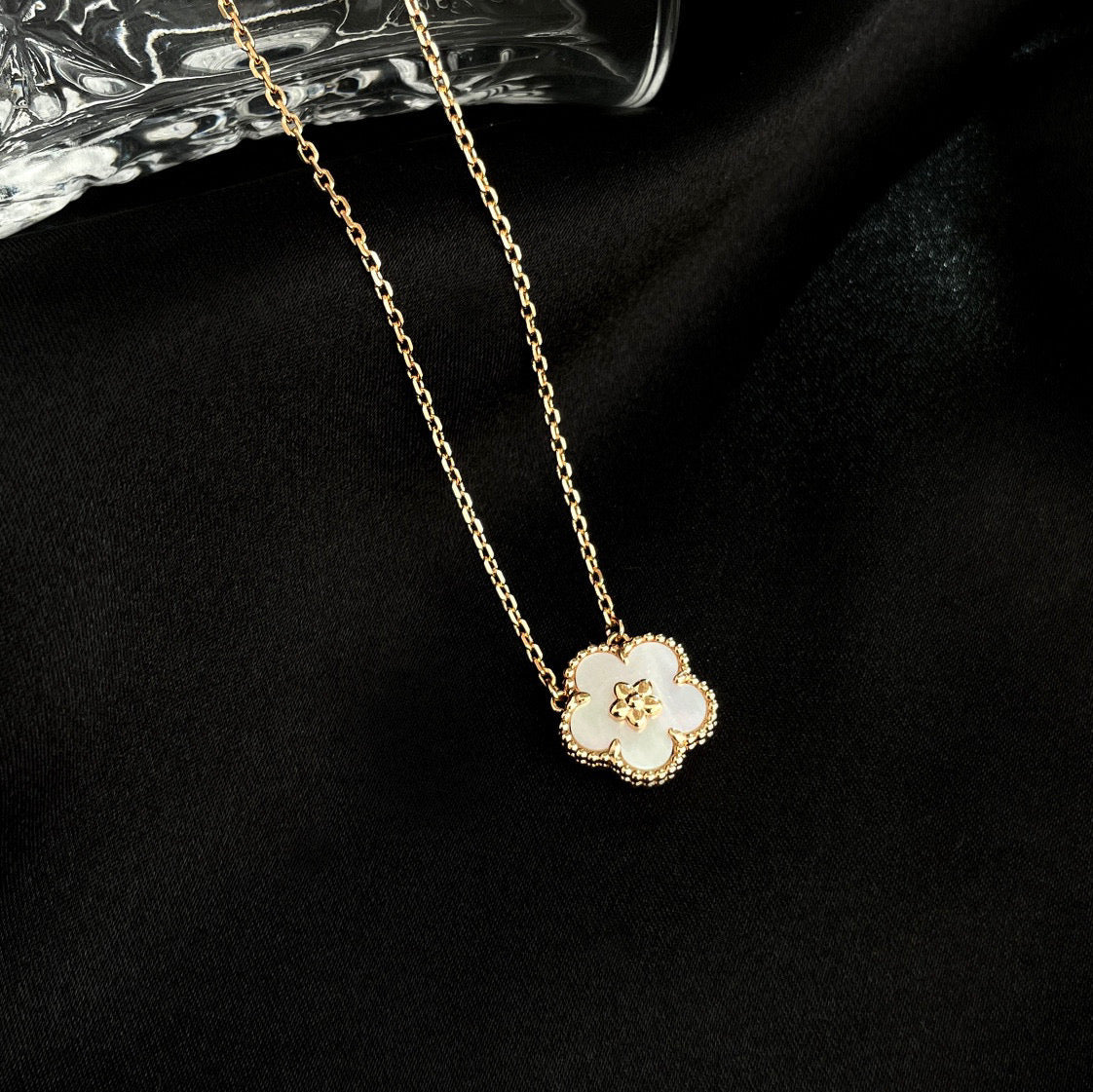 ¡®Dream¡¯LUCKY  WHITE MOP  PLUM BLOSSOM NECKLACE