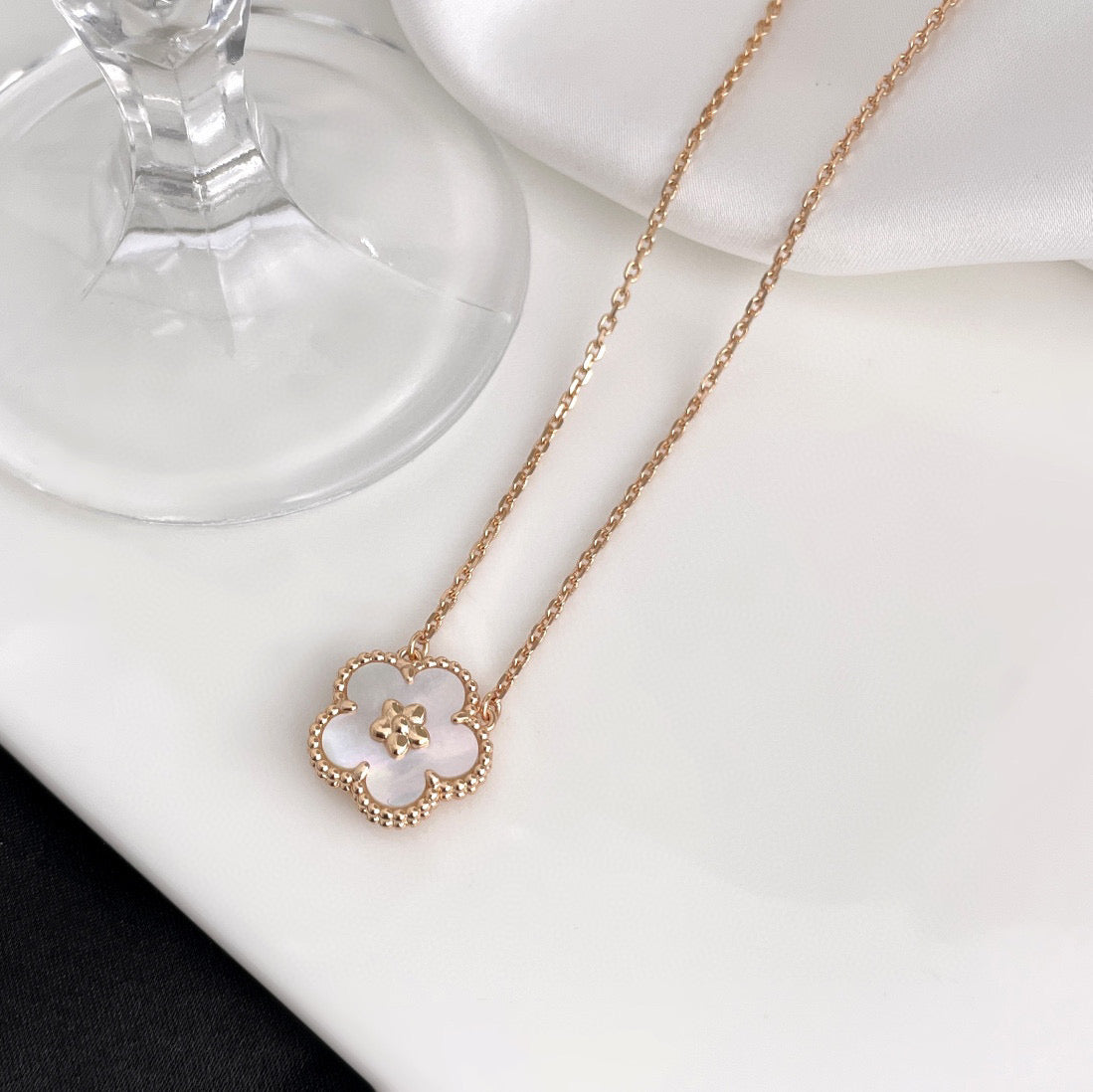¡®Dream¡¯LUCKY  WHITE MOP  PLUM BLOSSOM NECKLACE