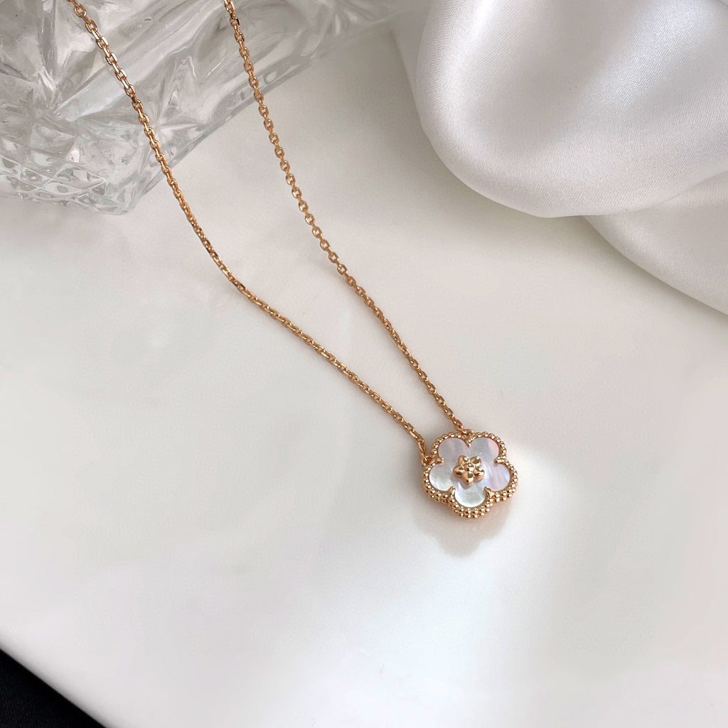 ¡®Dream¡¯LUCKY  WHITE MOP  PLUM BLOSSOM NECKLACE