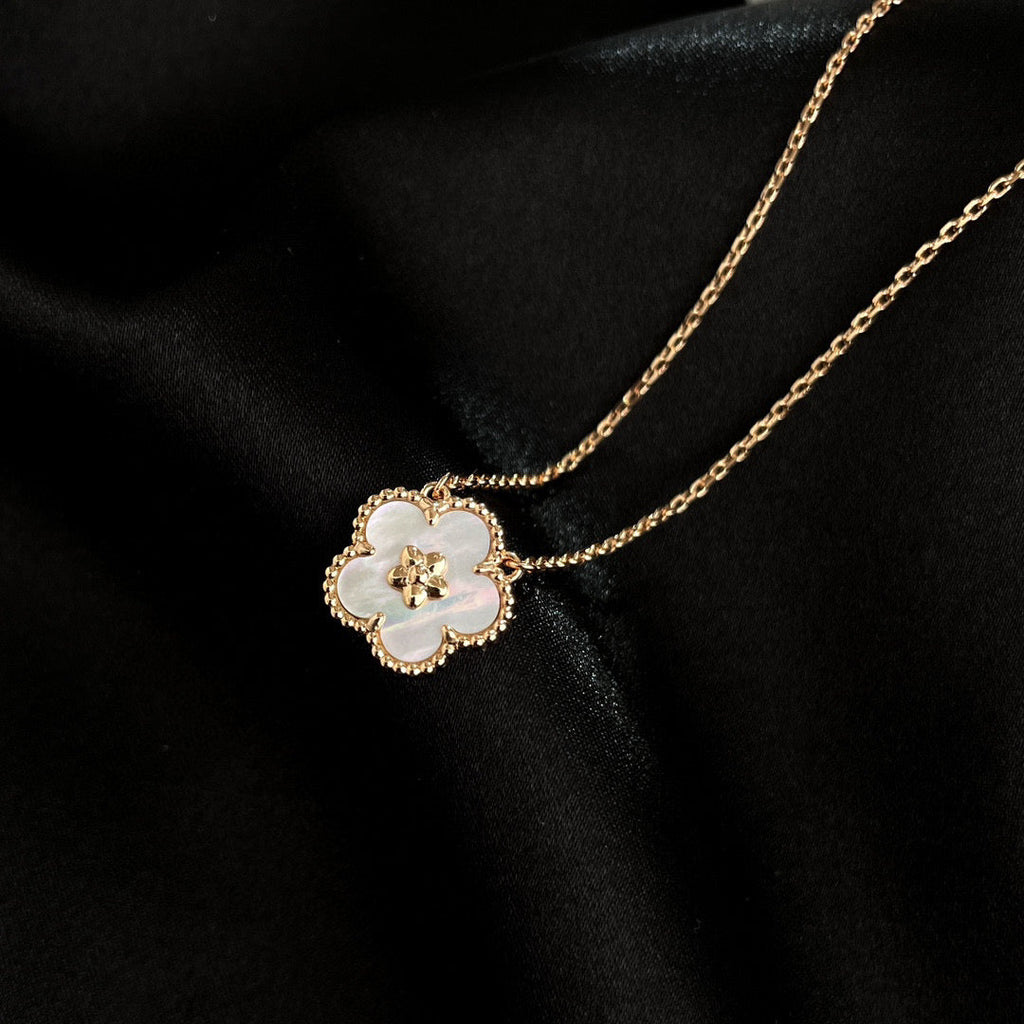 ¡®Dream¡¯LUCKY  WHITE MOP  PLUM BLOSSOM NECKLACE