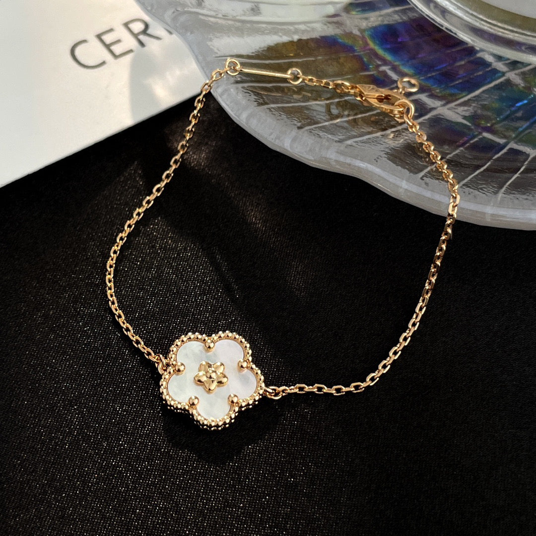 ¡®Dream¡¯LUCKY WHITE MOP PLUM BLOSSOM  BRACELET