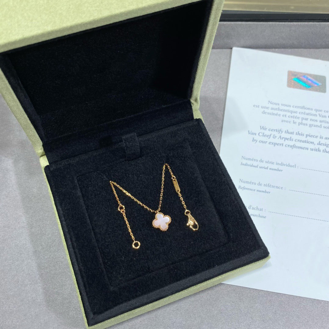 ¡®Dream¡¯CLOVER 15MM PINK MOTHER-OF-PEARL SINGLE FLOWER NECKLACE