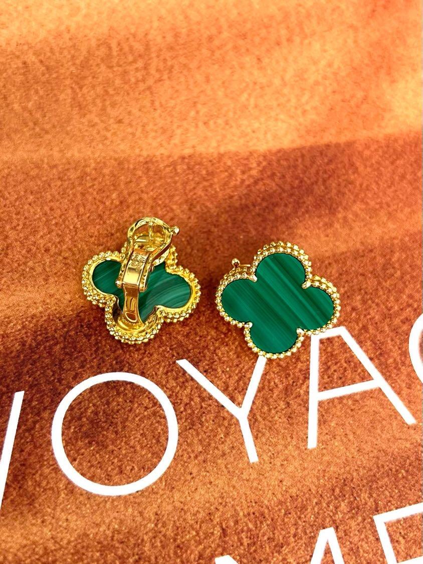 [Dream] CLOVER LARGE (20mm) 1 MOTIFS GREENER MOP STUD EARRINGS