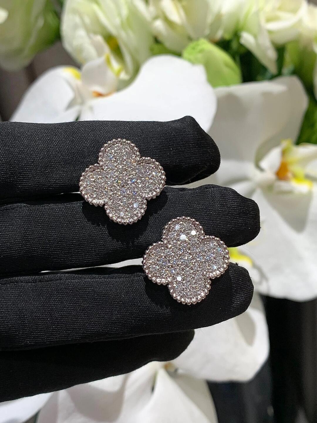 [Dream] CLOVER 20MM MOTIFS DIAMOND STUD EARRINGS SILVER