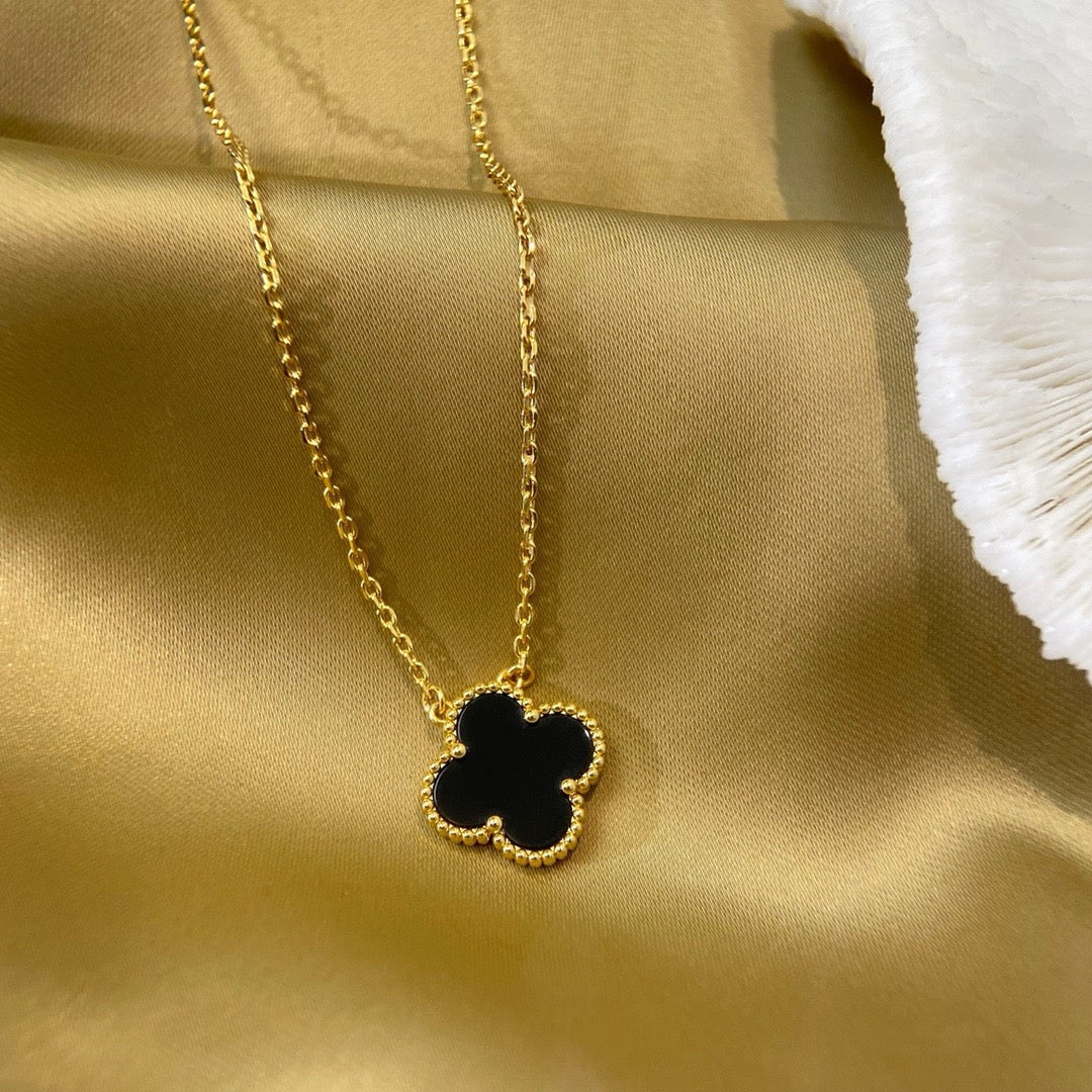 „Dream“CLOVER 15MM SCHWARZ ONYX EINZELBLUMEN-HALSKEHE