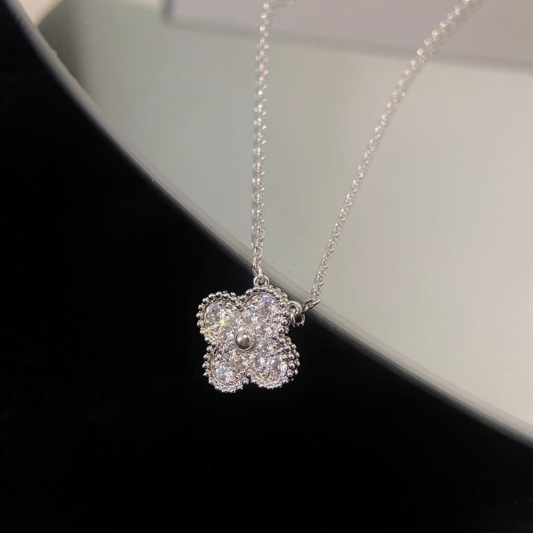 ¡®Dream¡¯CLOVER 15MM DIAMOND SINGLE FLOWER NECKLACE
