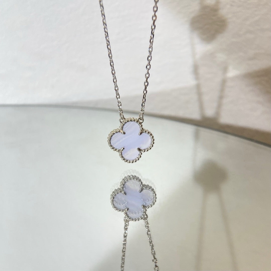 ¡®Dream¡¯CLOVER 15MM BLUE CHALCEDONY NECKLACE SILVER