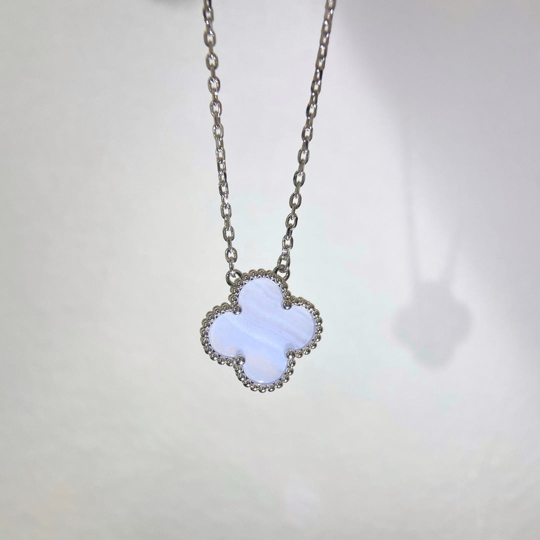 ¡®Dream¡¯CLOVER 15MM BLUE CHALCEDONY NECKLACE SILVER