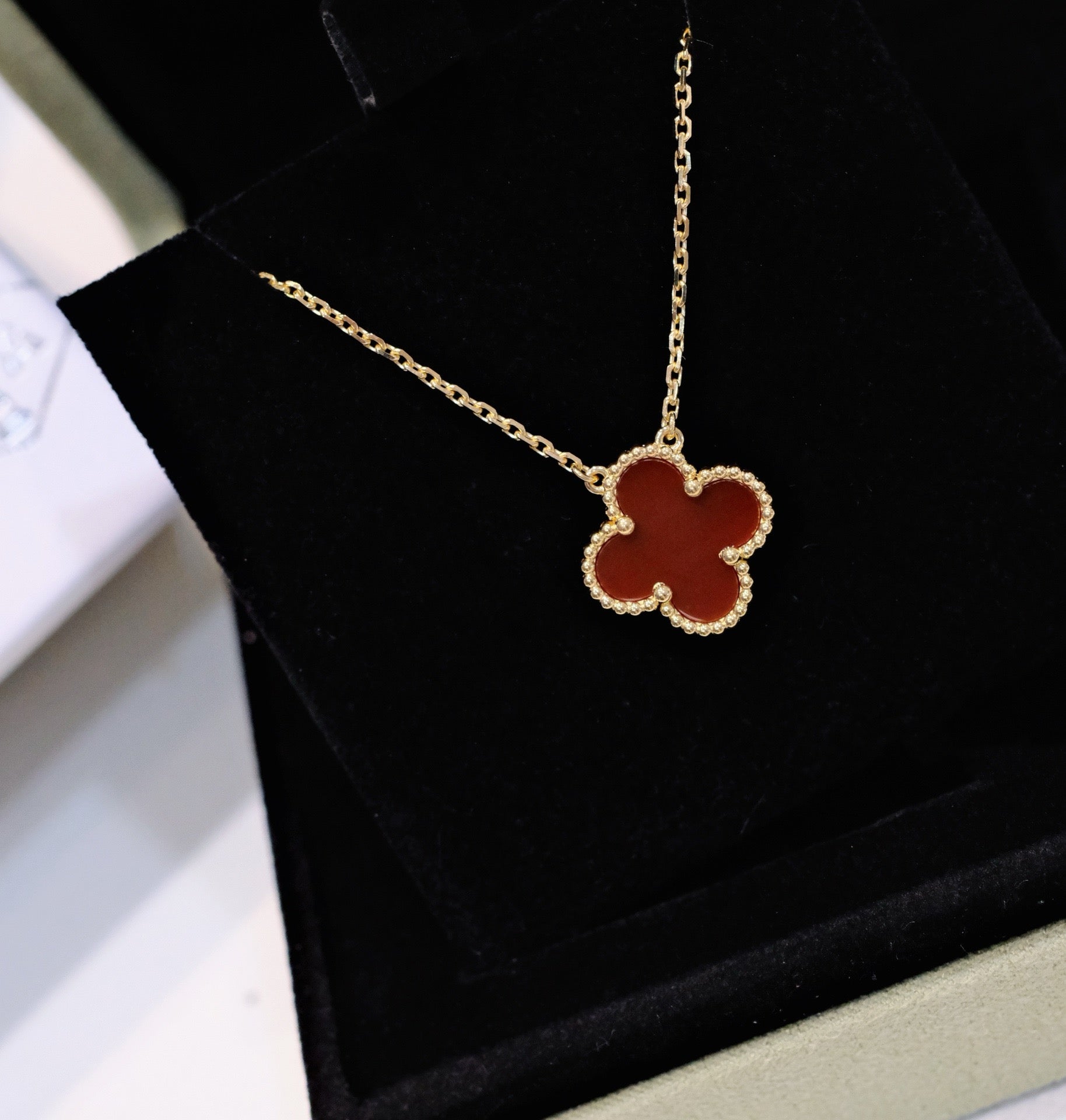 ¡®Dream¡¯CLOVER 15MM CARNELIAN SINGLE FLOWER NECKLACE