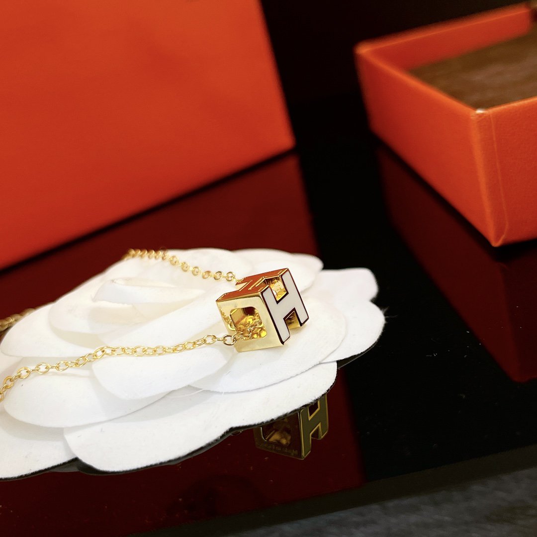 ¡®Dream¡¯H WHITE SQUARE GOLD NECKLACE