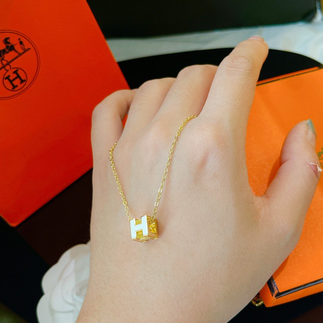 ¡®Dream¡¯H WHITE SQUARE GOLD NECKLACE
