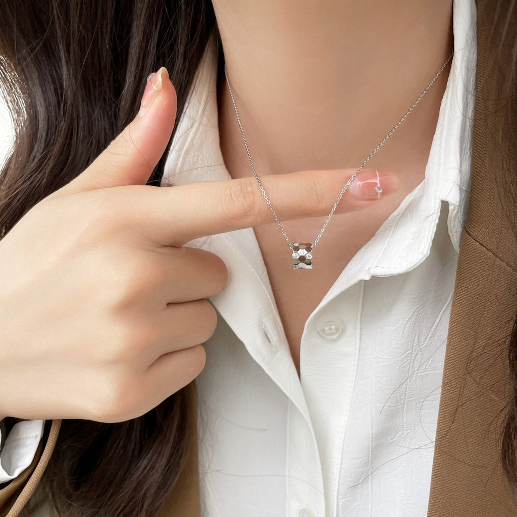 ¡®Dream¡¯BEE MINI PEDANT DIAMOND NECKLACE