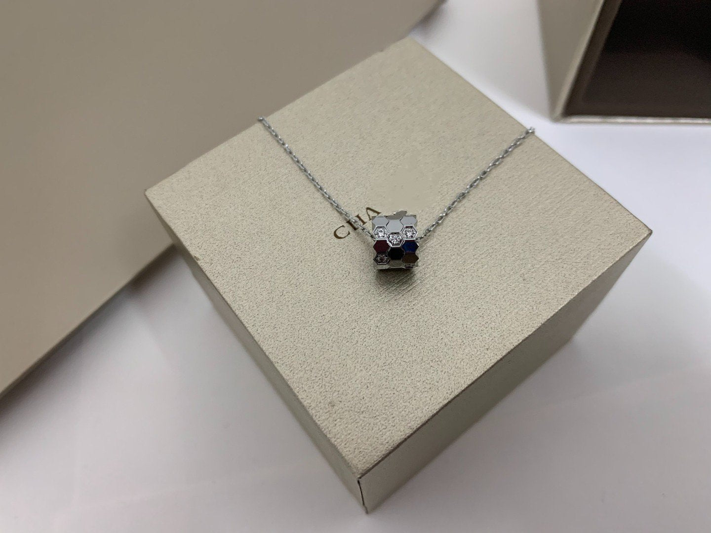 ¡®Dream¡¯BEE LOVE DIAMOND NECKLACE